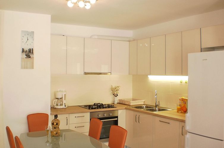 Appartement Moderne Ferienwohnung in Omiš mit Terrasse und 