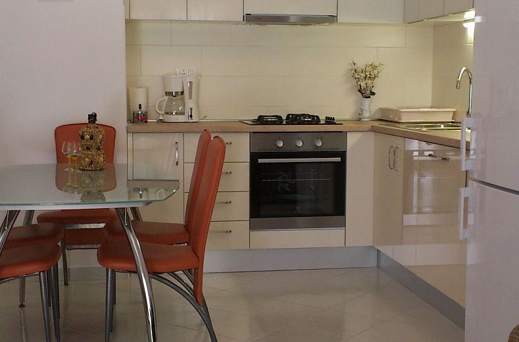 Appartement Moderne Ferienwohnung in Omiš mit Terrasse und 