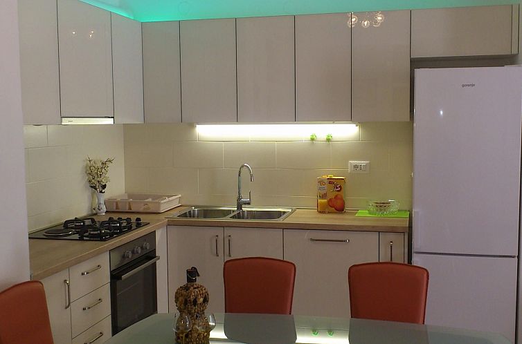 Appartement Moderne Ferienwohnung in Omiš mit Terrasse und 