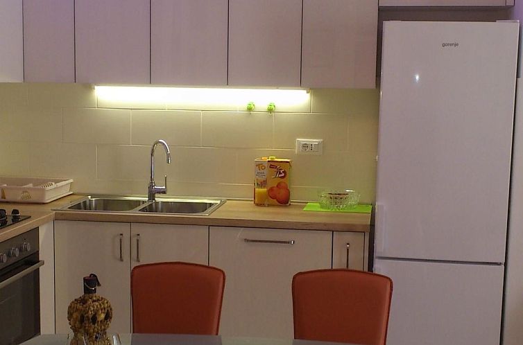 Appartement Moderne Ferienwohnung in Omiš mit Terrasse und 