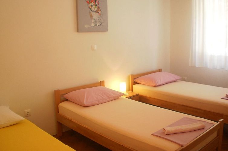 Appartement Moderne Ferienwohnung in Omiš mit Terrasse und 