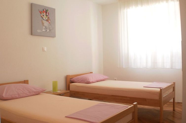 Appartement Moderne Ferienwohnung in Omiš mit Terrasse und 