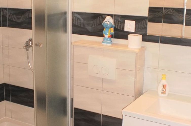 Appartement Moderne Ferienwohnung in Omiš mit Terrasse und 