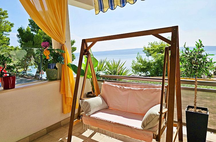 Appartement mit überdachter Terrasse und Balkon am Strand m