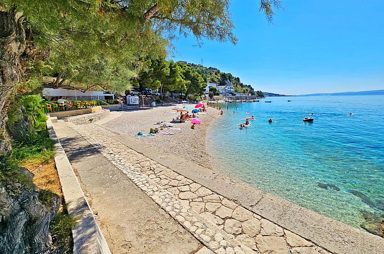 Appartement mit überdachter Terrasse und Balkon am Strand m