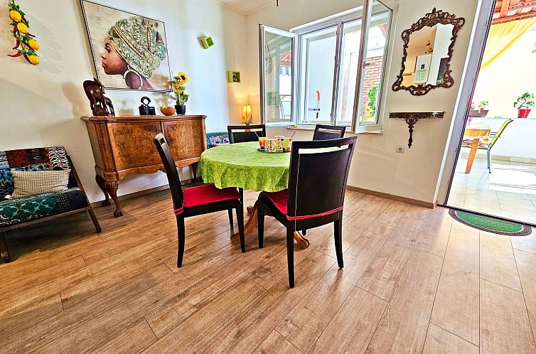 Appartement mit überdachter Terrasse und Balkon am Strand m