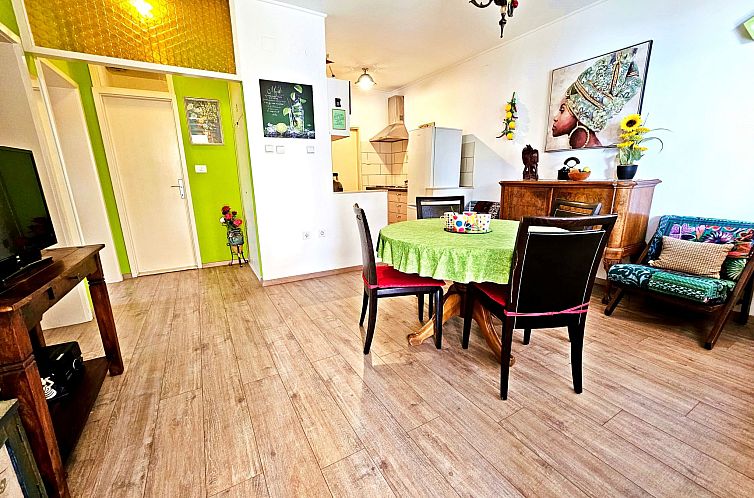 Appartement mit überdachter Terrasse und Balkon am Strand m