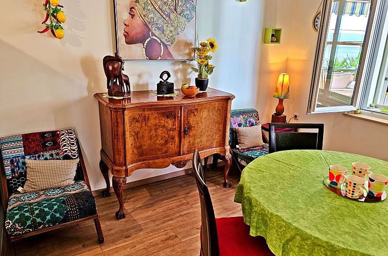 Appartement mit überdachter Terrasse und Balkon am Strand m