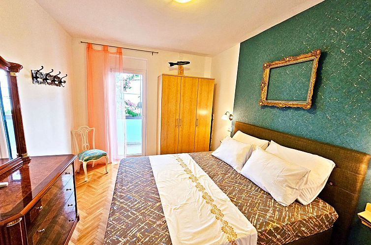 Appartement mit überdachter Terrasse und Balkon am Strand m