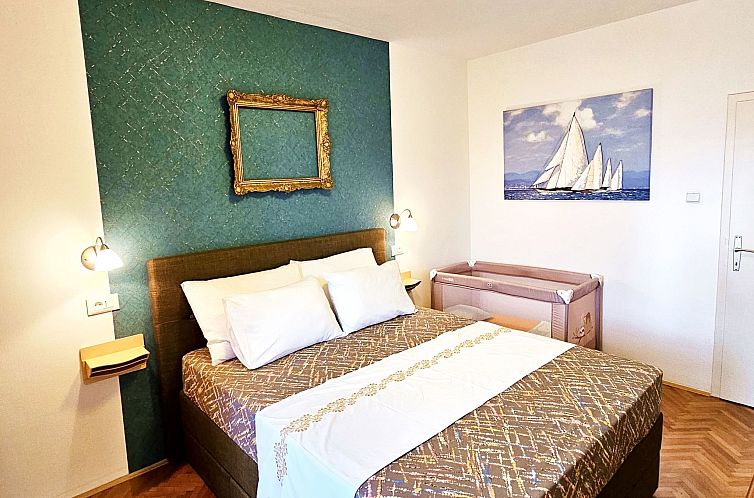 Appartement mit überdachter Terrasse und Balkon am Strand m