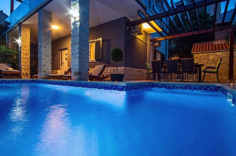 Vakantiehuis Haus in Stanići mit grünem Garten