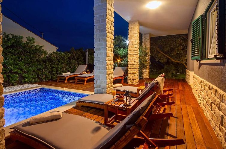 Vakantiehuis Haus in Stanići mit grünem Garten