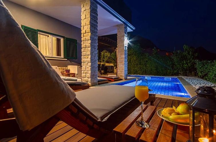 Vakantiehuis Haus in Stanići mit grünem Garten