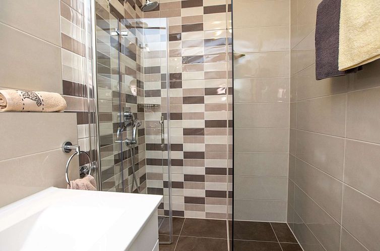 Appartement Appartement in Duće mit Großem Balkon