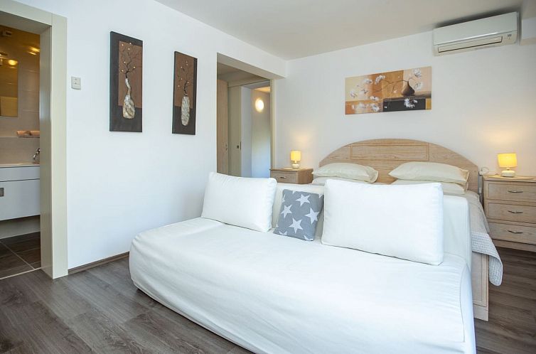 Appartement Appartement in Duće mit Großem Balkon