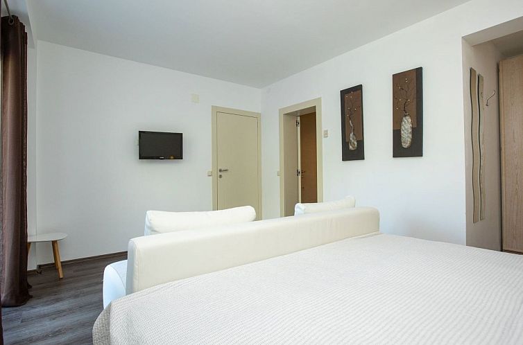 Appartement Appartement in Duće mit Großem Balkon