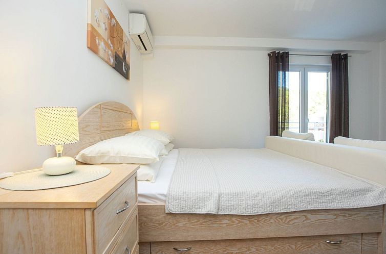 Appartement Appartement in Duće mit Großem Balkon