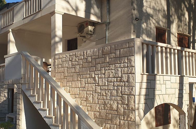 Appartement Wohnung in Sveta Nedilja mit privatem Parkplatz