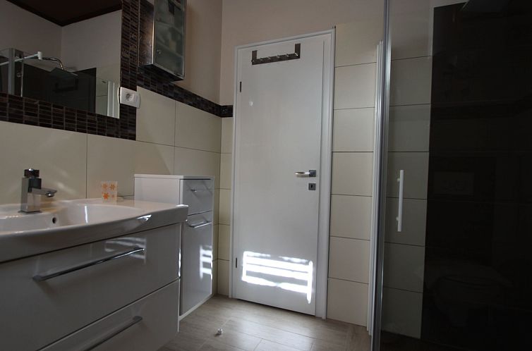 Vakantiehuis Komfortables Haus in Selca mit privatem Parkpla