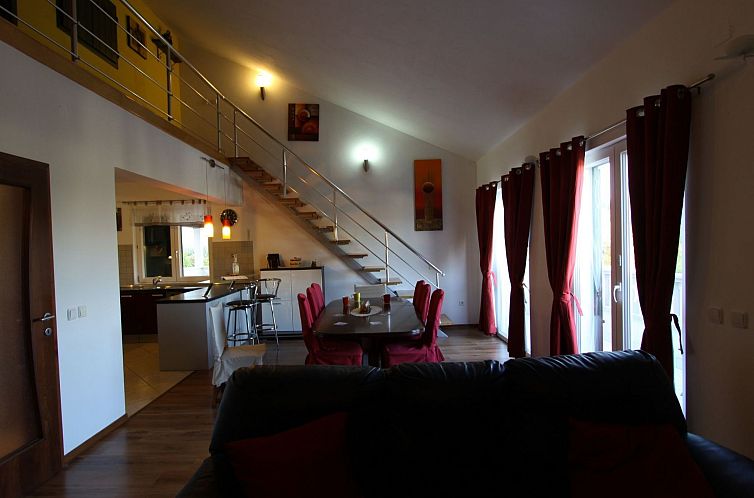 Vakantiehuis Komfortables Haus in Selca mit privatem Parkpla