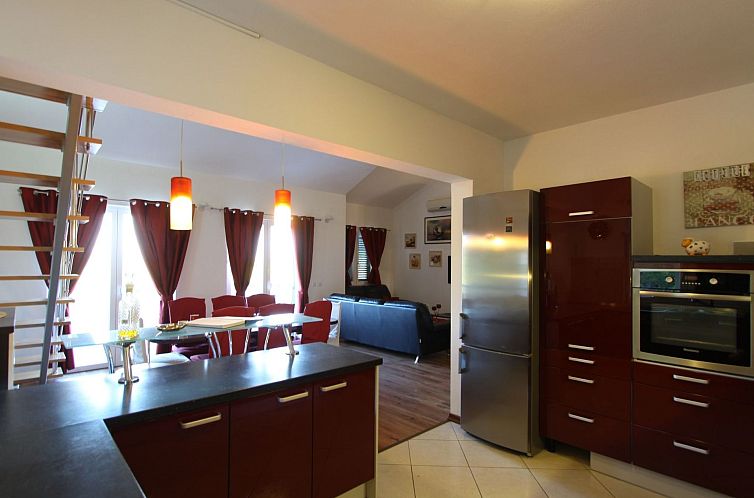 Vakantiehuis Komfortables Haus in Selca mit privatem Parkpla