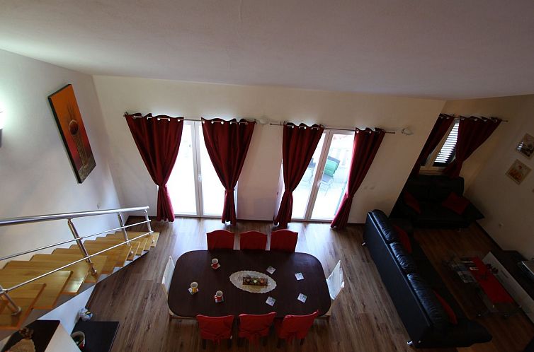 Vakantiehuis Komfortables Haus in Selca mit privatem Parkpla