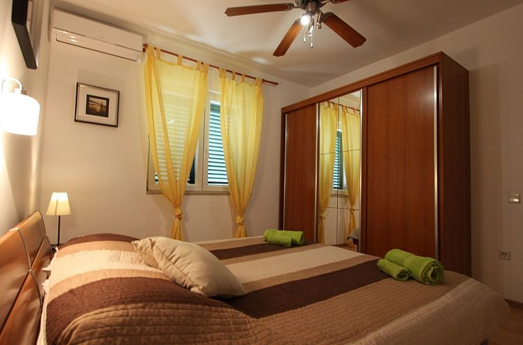 Vakantiehuis Komfortables Haus in Selca mit privatem Parkpla