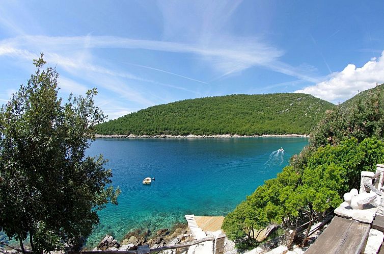 Vakantiehuis in Selca mit Garten, Terrasse und Grill