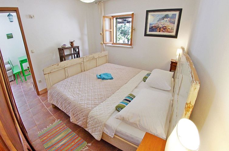 Vakantiehuis in Selca mit Garten, Terrasse und Grill