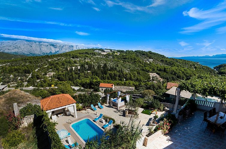 Vakantiehuis Ferienvilla "Lucian" mit Blick auf das Wasser