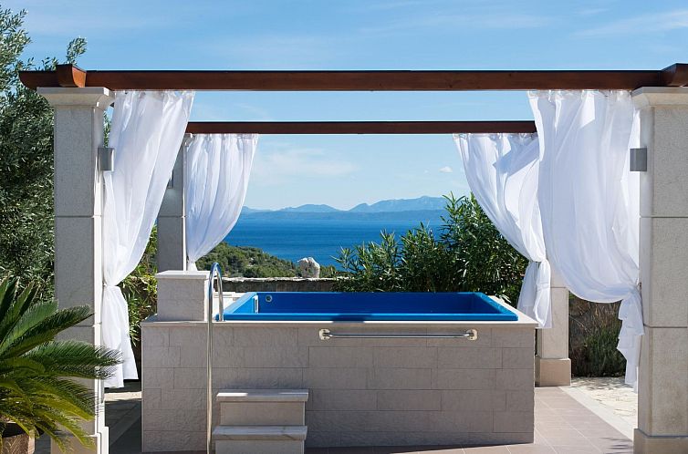 Vakantiehuis Ferienvilla "Lucian" mit Blick auf das Wasser