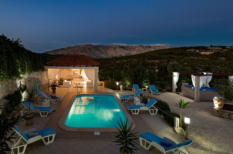 Vakantiehuis Ferienvilla "Lucian" mit Blick auf das Wasser