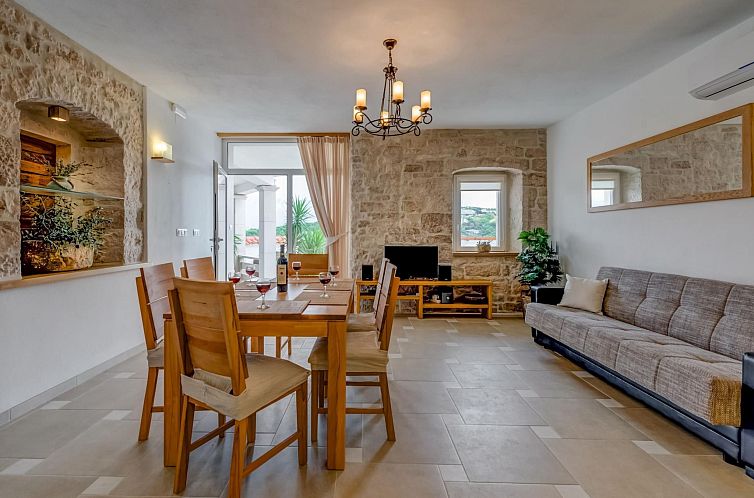 Vakantiehuis Ferienvilla "Lucian" mit Blick auf das Wasser