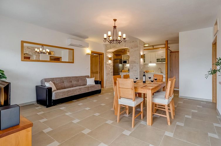 Vakantiehuis Ferienvilla "Lucian" mit Blick auf das Wasser