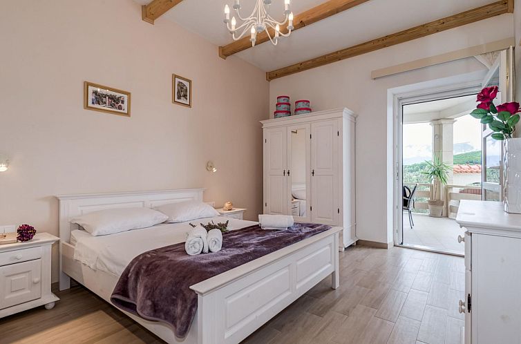 Vakantiehuis Ferienvilla "Lucian" mit Blick auf das Wasser