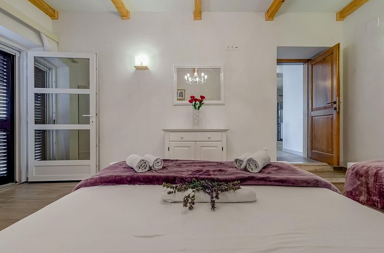 Vakantiehuis Ferienvilla "Lucian" mit Blick auf das Wasser