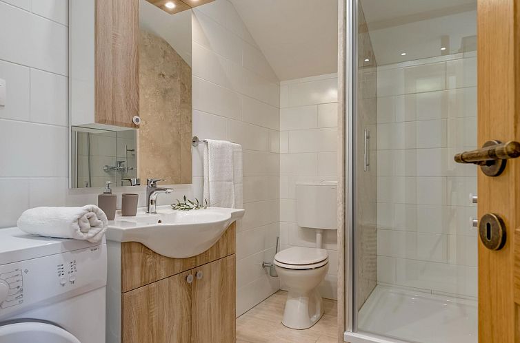 Vakantiehuis Ferienvilla "Lucian" mit Blick auf das Wasser