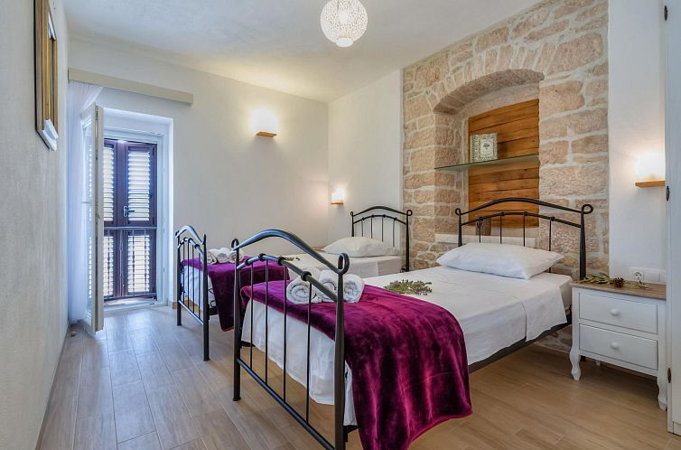 Vakantiehuis Ferienvilla "Lucian" mit Blick auf das Wasser