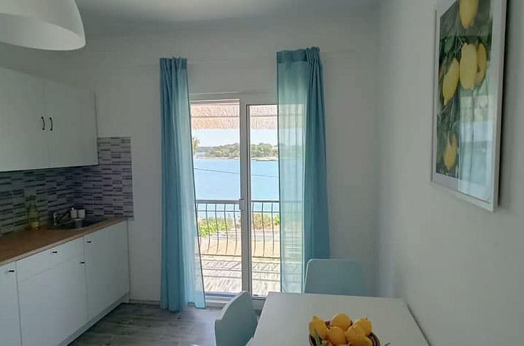 Appartement Wohnung "Mama Roza" mit Blick auf das Wasser