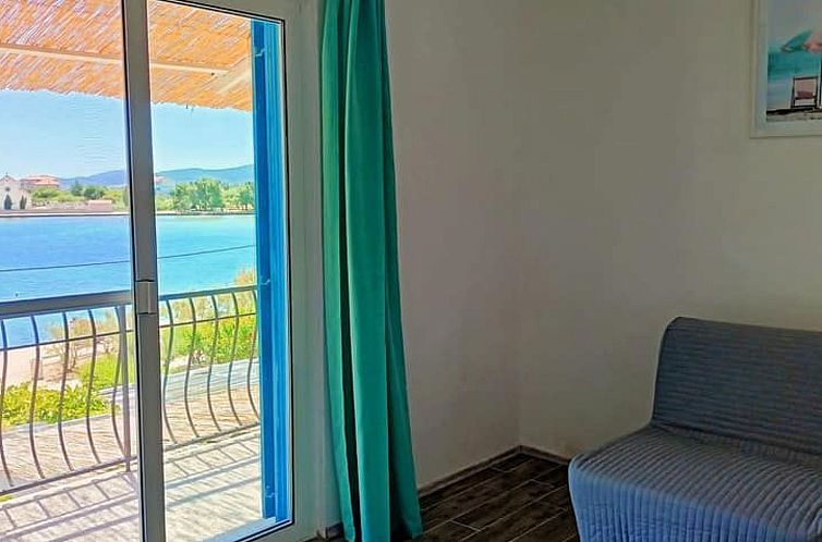 Appartement Wohnung "Mama Roza" mit Blick auf das Wasser