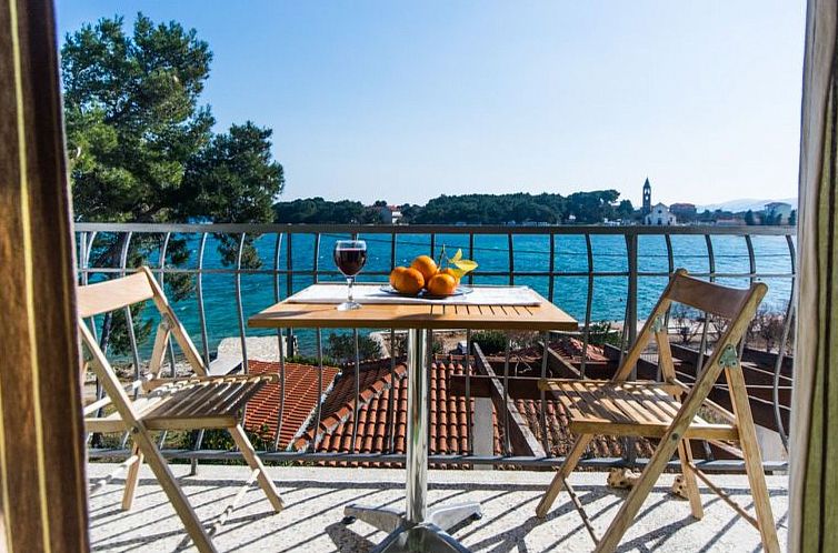 Appartement Wohnung "Mama Roza" mit Blick auf das Wasser