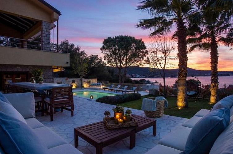 Vakantiehuis Villa Barotul with pool