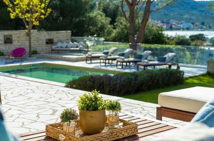 Vakantiehuis Villa Barotul with pool