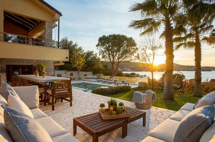 Vakantiehuis Villa Barotul with pool
