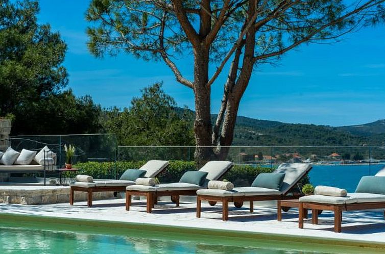 Vakantiehuis Villa Barotul with pool