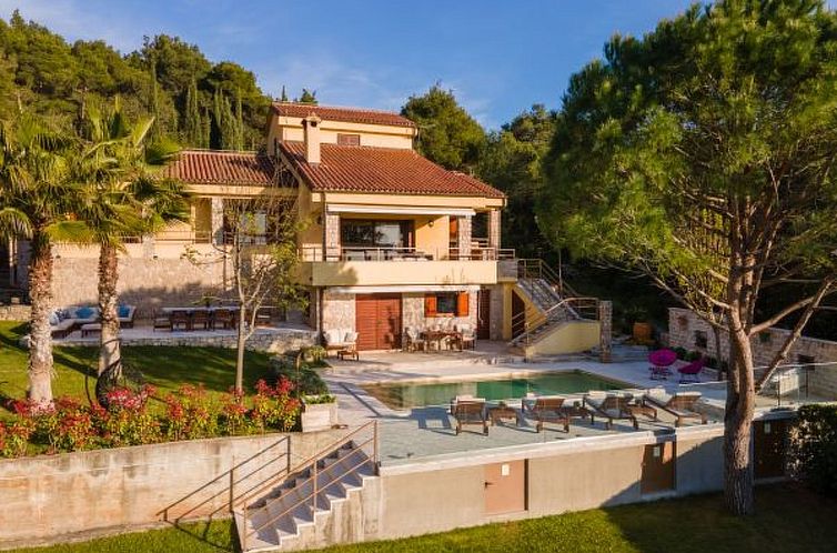 Vakantiehuis Villa Barotul with pool