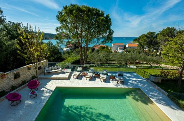 Vakantiehuis Villa Barotul with pool