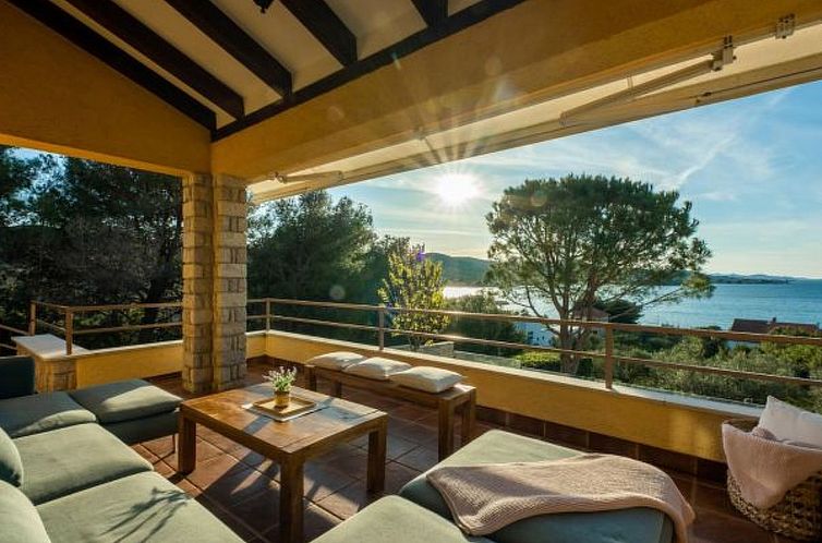 Vakantiehuis Villa Barotul with pool