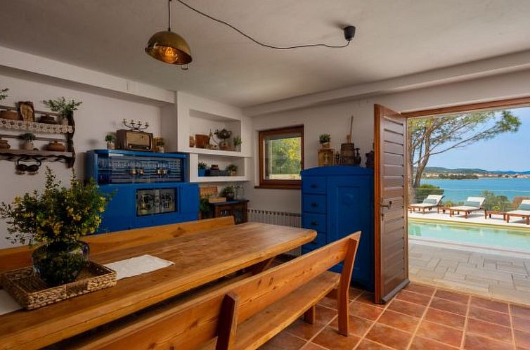 Vakantiehuis Villa Barotul with pool
