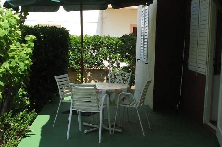 Appartement Große Ferienwohnung in Pag mit Privater Terrass